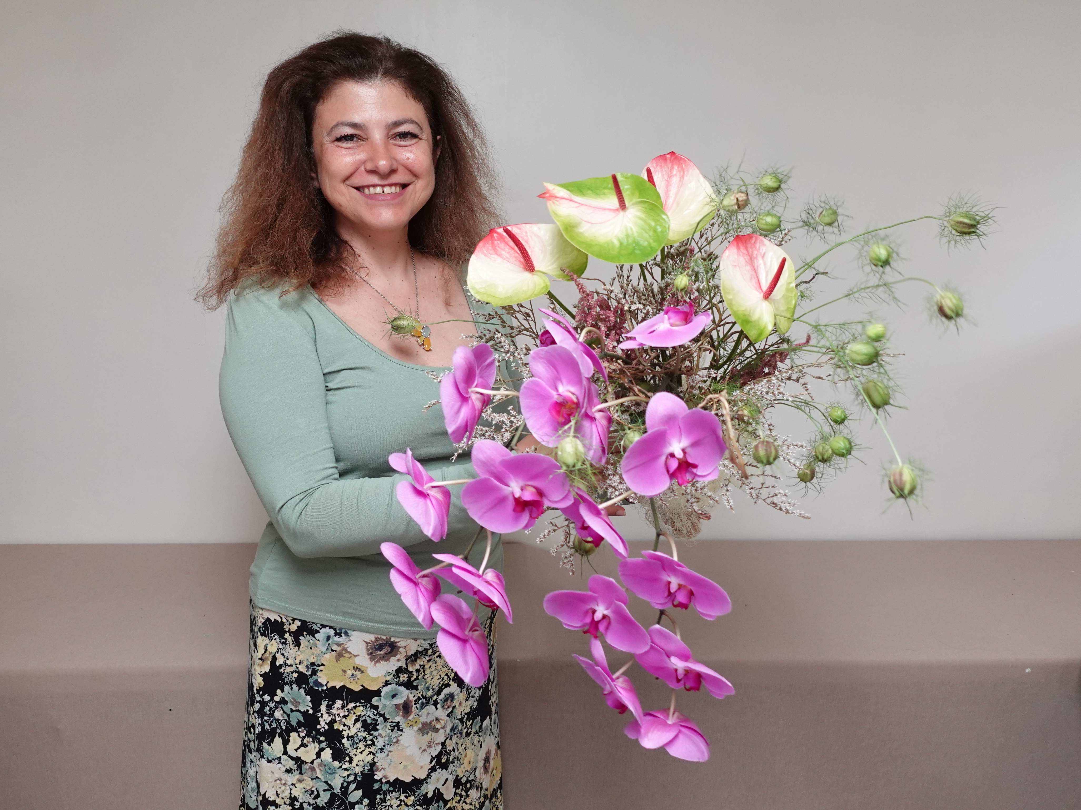 Икебана композиция във ваза Бизен - Miracle Ikebana