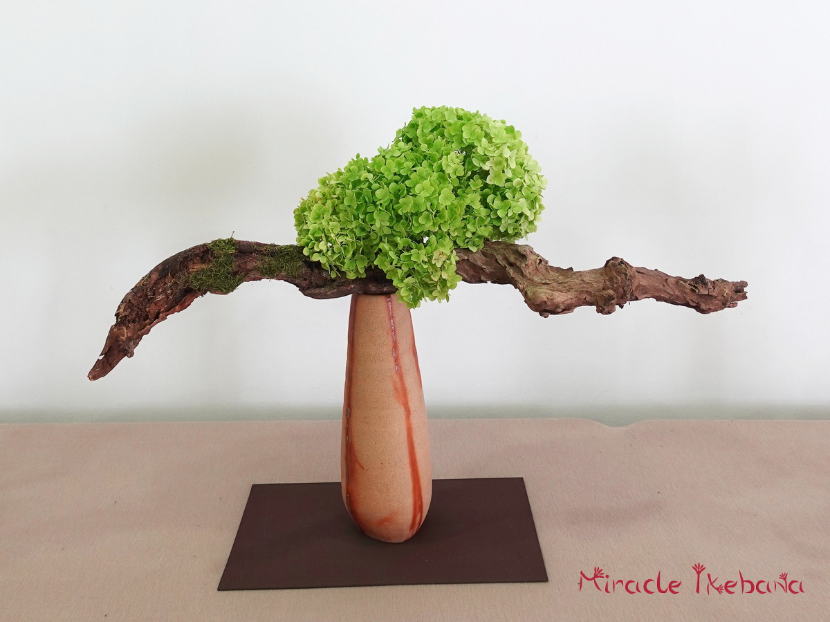 Икебана композиция във ваза Бизен - Miracle Ikebana